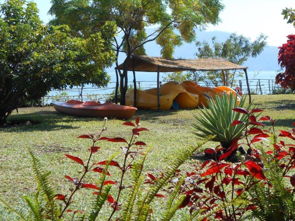 Cape Mac Lodge Cape Maclear Exterior photo