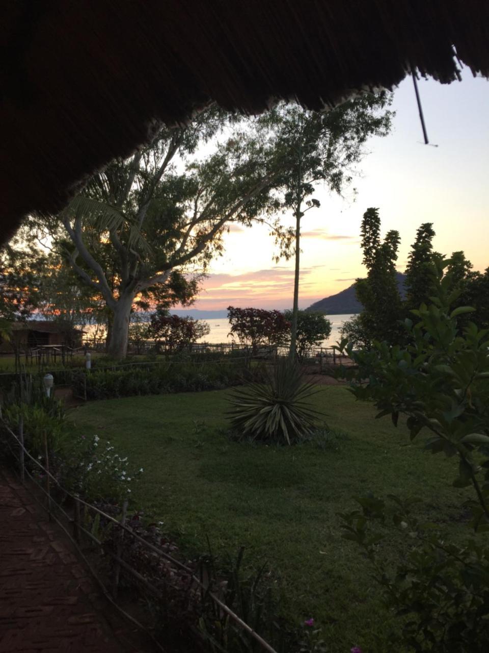 Cape Mac Lodge Cape Maclear Exterior photo