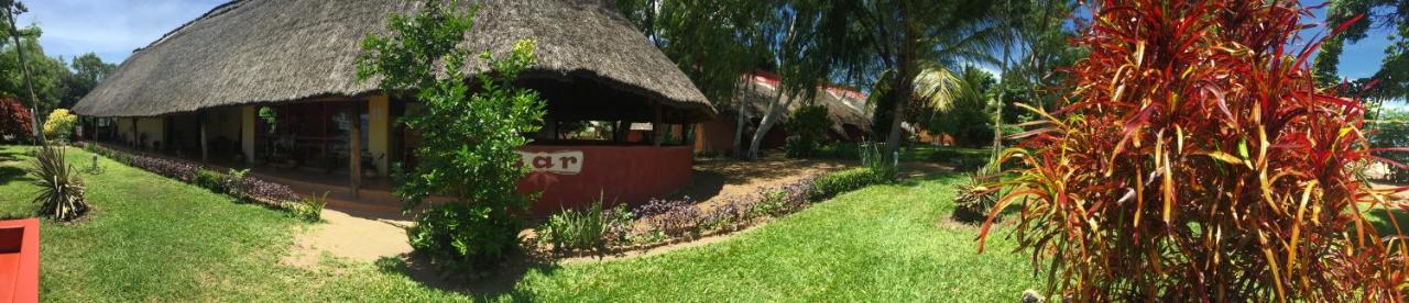 Cape Mac Lodge Cape Maclear Exterior photo